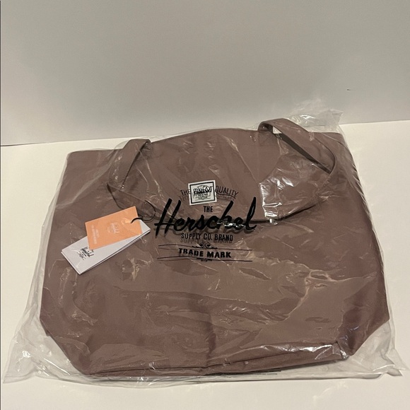 Herschel Supply Company Handbags - Herschel Supply Company Mica Shoulder Tote - NWT